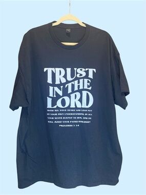 Gildan heavy cotton “Trust in The Lord “ men’s shirts XL